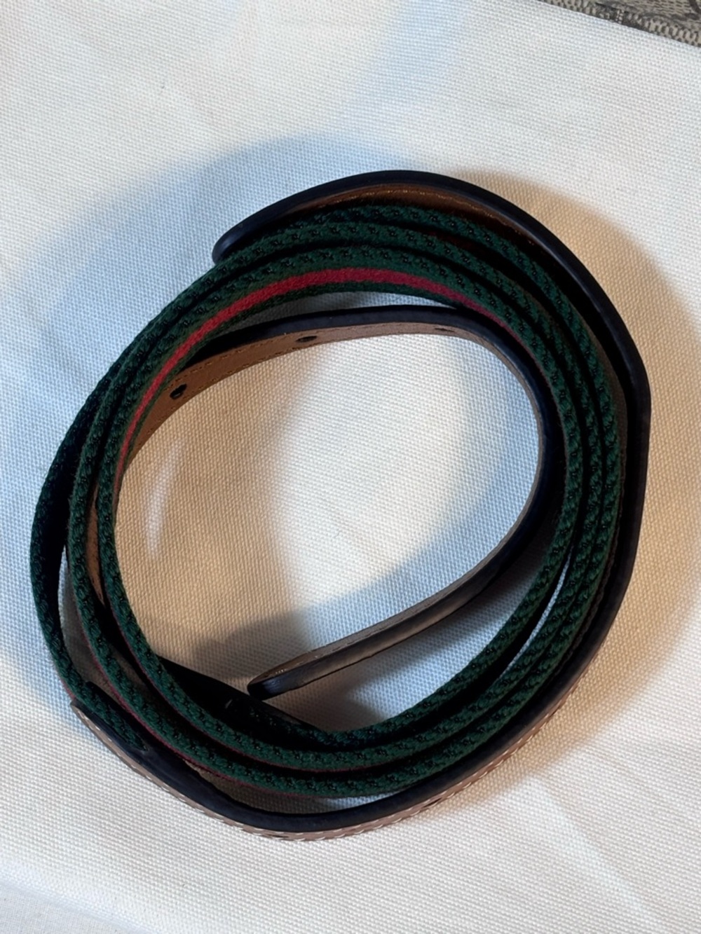 Stunning New Gucci Emblem 2 Way - Picture 13 of 15